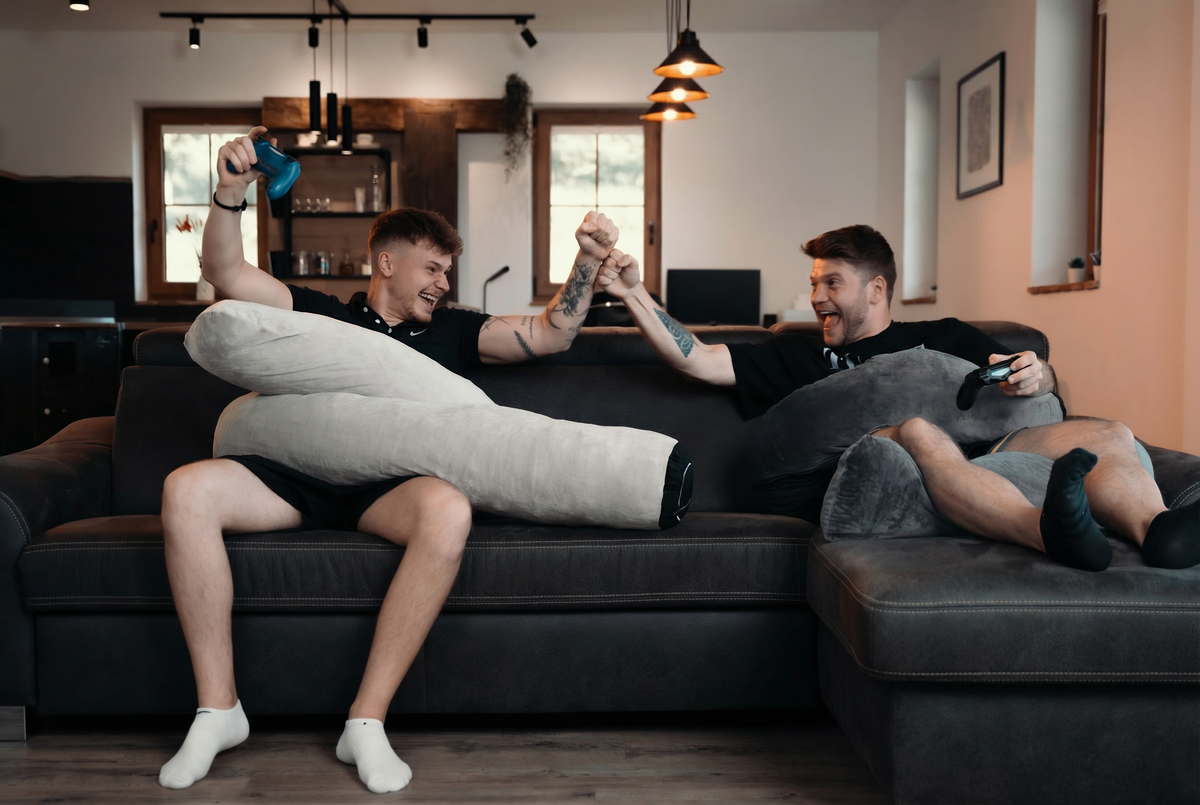 veertee-spominska_pena-_podporna_-_nosecniska-vecnamenska-blazina-1